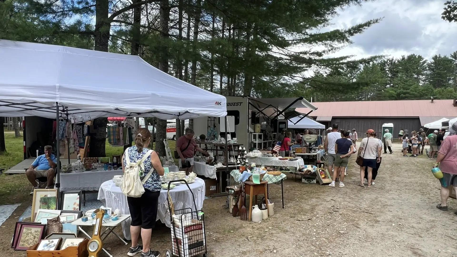 vendor at Brimfield and people shopping